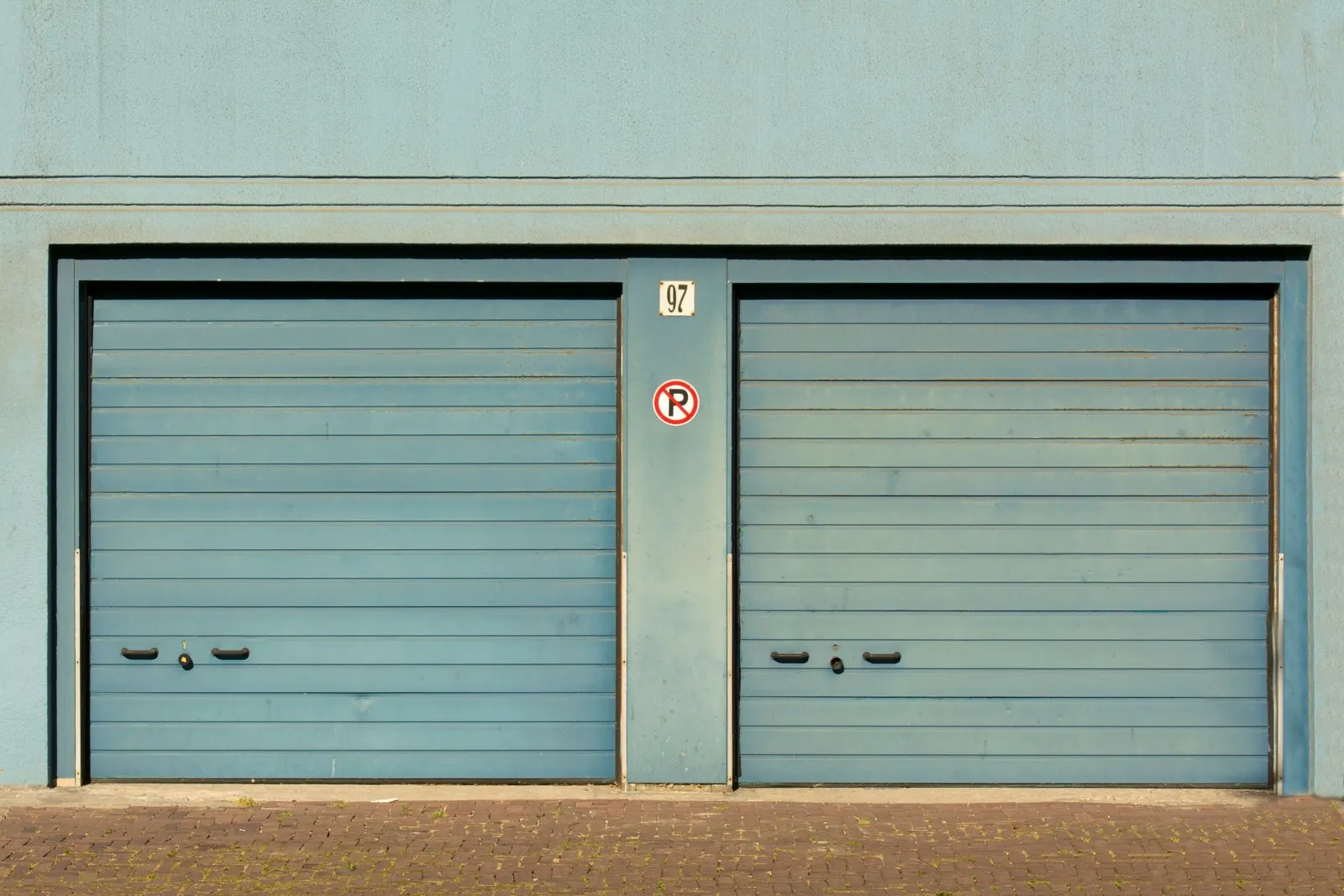 Illustration : Serrure de porte de garage basculante